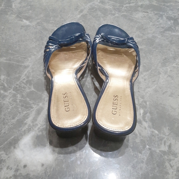 GUESS BY MARCIANO CUTE DEEP BLUE PATENT LEATHER BOW ACCENTED WEDGE HEELS SZ 8 - Picture 4 of 5